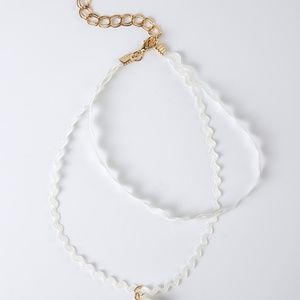 Ultra Short Wavy Sexy White Laced Choker